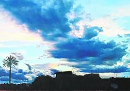 Fotografía que acompaña al poema 'Hemos venido de un cielo al revés'.