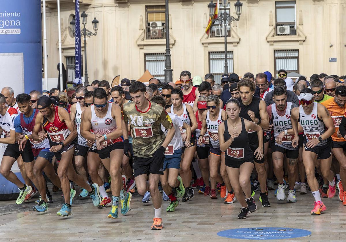 Las imágenes de la carrera solidaria de los Cuatro Santos en Cartagena