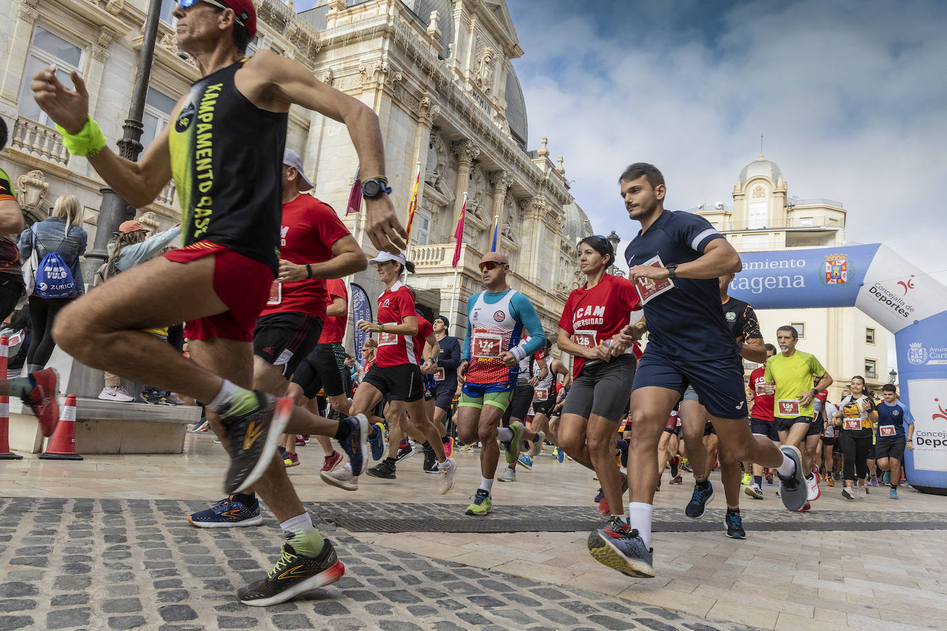 Las imágenes de la carrera solidaria de los Cuatro Santos en Cartagena