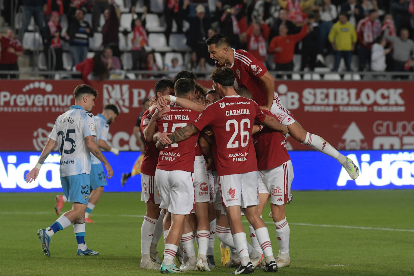 La derrota del Real Murcia frente al Málaga, en imágenes