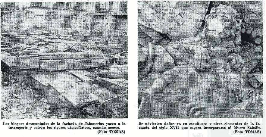 En 1972. La prensa denunció que la fachada del Palacio Riquelme estaba desmontaba y olvidada en un solar frente al Museo Salzillo.