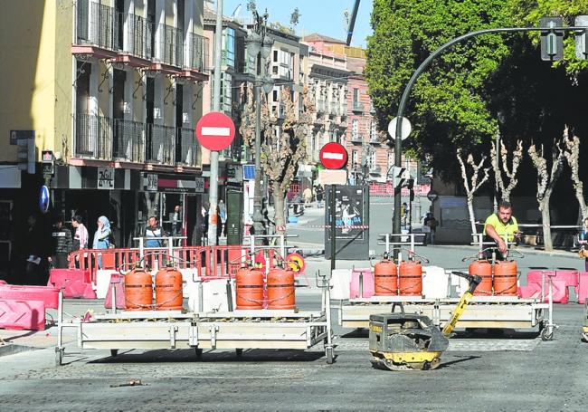 El asfaltado en el Carmen sigue pendiente de finalización en Alameda de Colón.