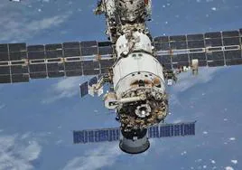 La cápsula Soyuz atracada en la Estación Espacial Internacional.