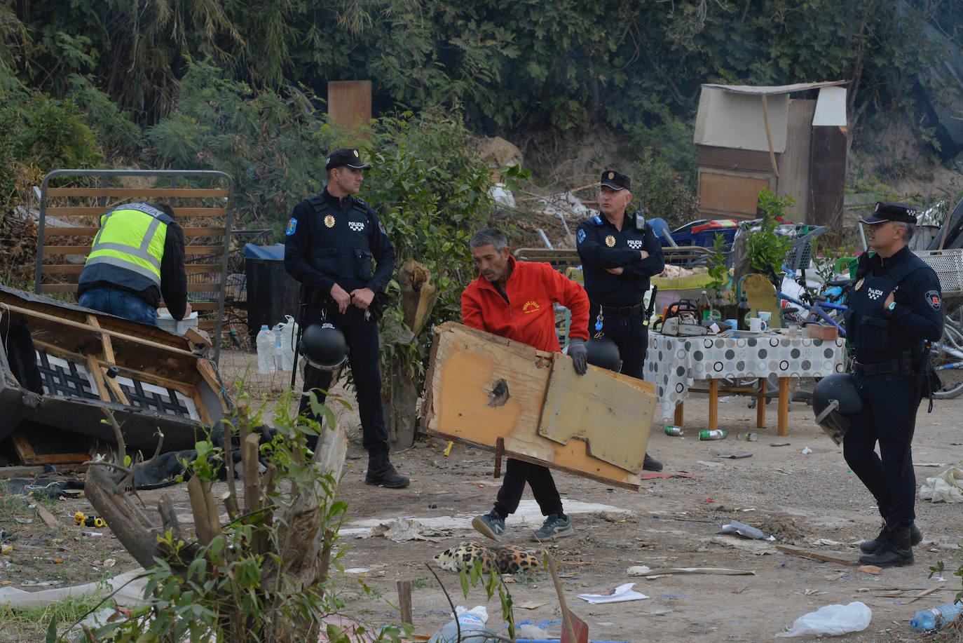 El desalojo del poblado chabolista de La Fica, en imágenes