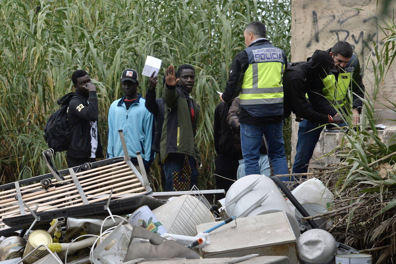 El desalojo del poblado chabolista de La Fica, en imágenes