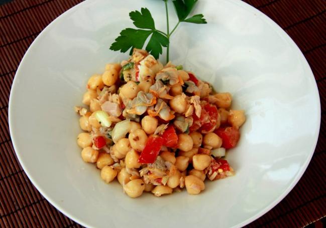 Ensalada de garbanzos y berberechos