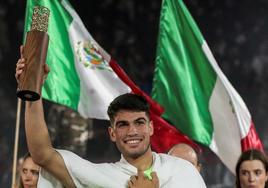 El tenista Carlos Alcaraz en la plaza de toros de México en el partido de exhibición contra Tommy Paul