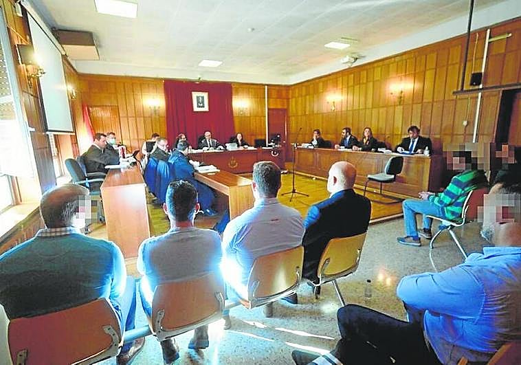 Inicio de la sesión del juicio contra tres policías por las cargas durante la huelga general de 2012.