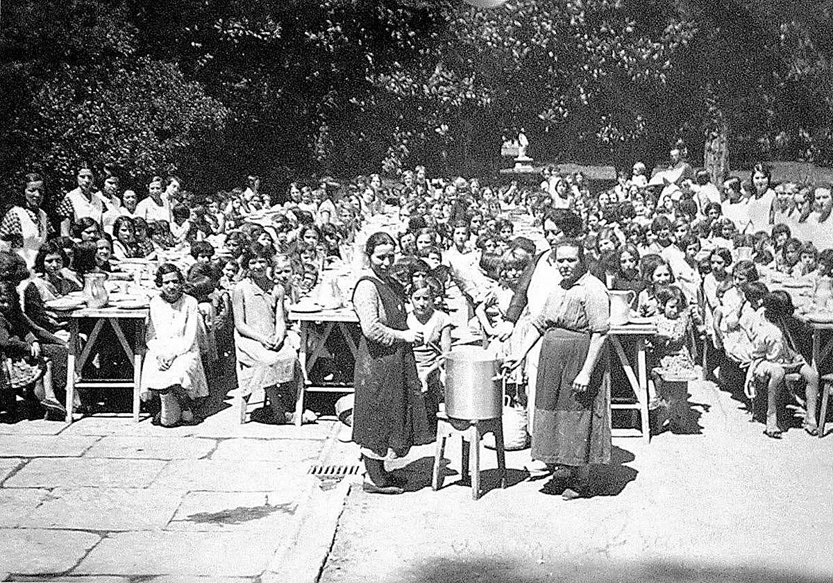 Comida benéfica que organizó la duquesa de Santoña para los niños sin recursos