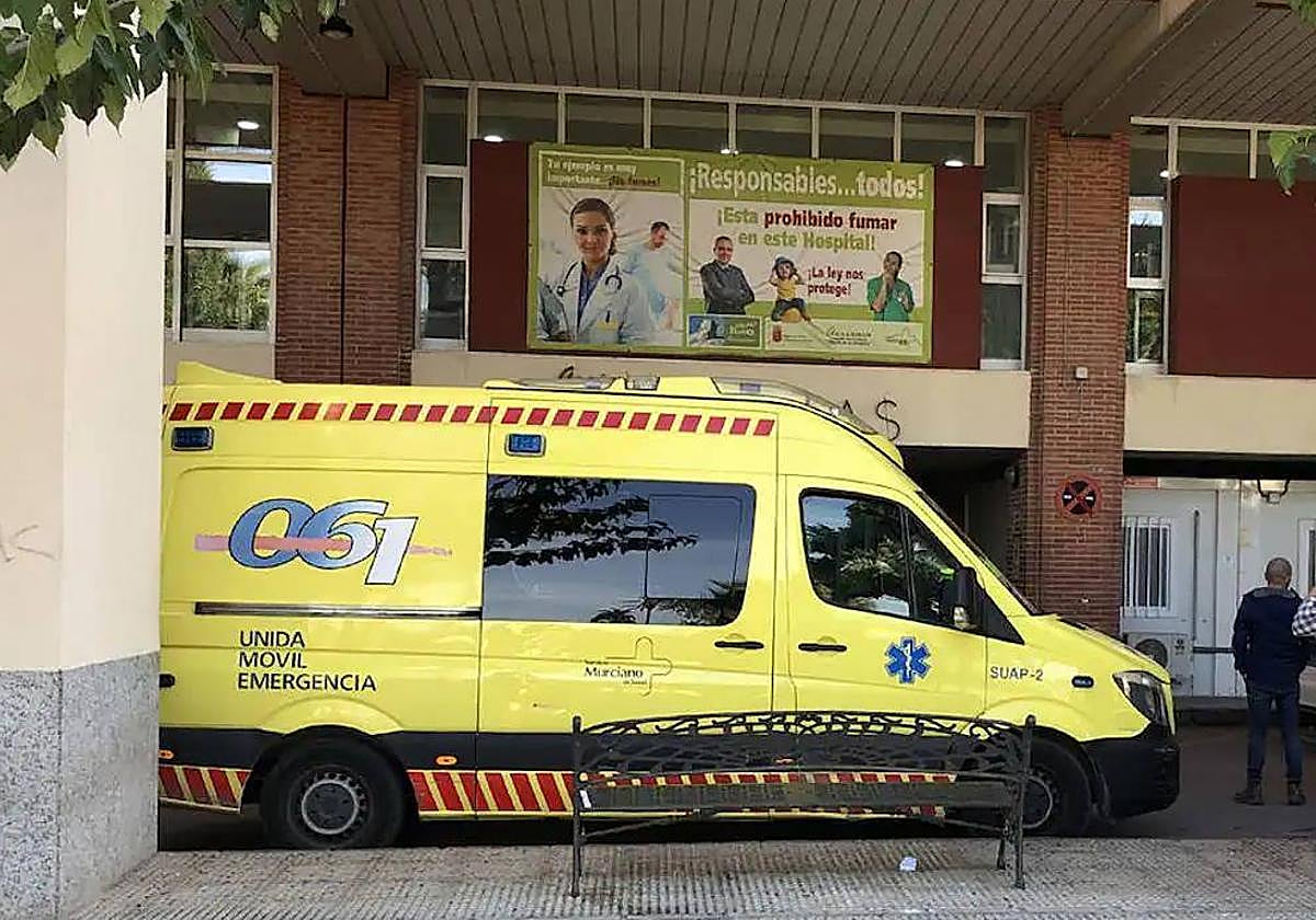 Puerta de Urgencias del hospital Virgen de la Arrixaca, en una imagen de archivo.