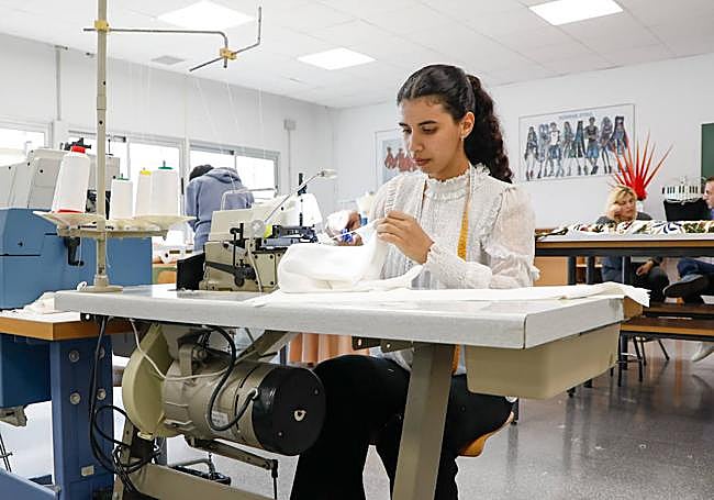 Ikram Mellouk, en el IES Bartolomé Pérez Casas de Lorca, donde estudia su grado superior de FP.