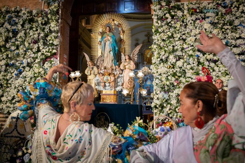 La ofrenda de flores a La Purísima de Torrevieja, en imágenes