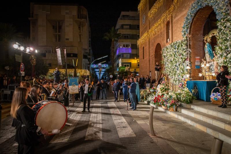La ofrenda de flores a La Purísima de Torrevieja, en imágenes