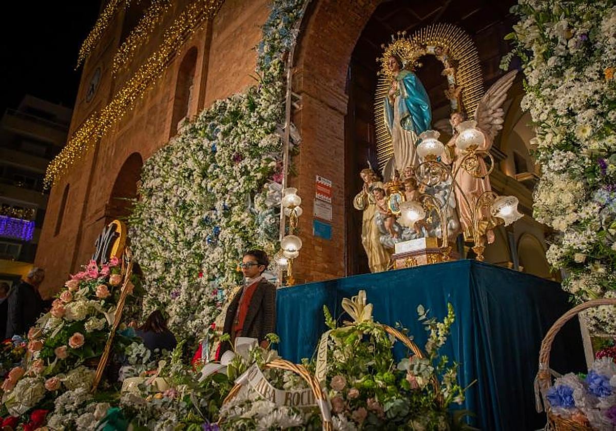 La ofrenda de flores a La Purísima de Torrevieja, en imágenes