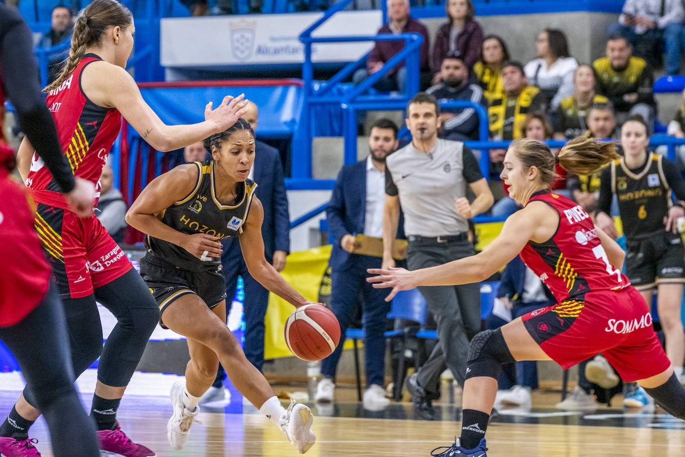 El partido entre el Jairis y el Casademont Zaragoza, en imágenes