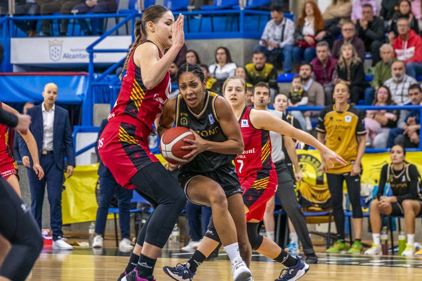 El partido entre el Jairis y el Casademont Zaragoza, en imágenes