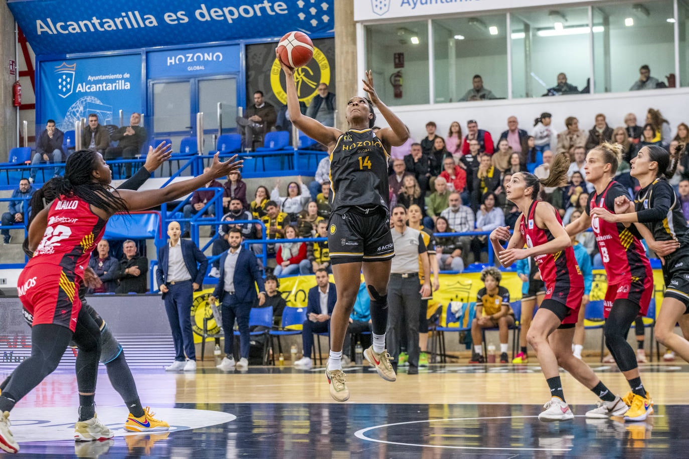 El partido entre el Jairis y el Casademont Zaragoza, en imágenes