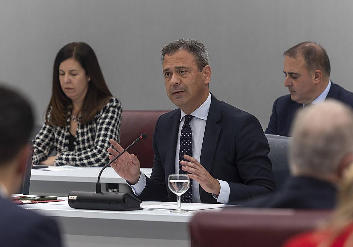 El consejero, Marcos Ortuño, en la presentación de su capítulo de los Presupuestos.