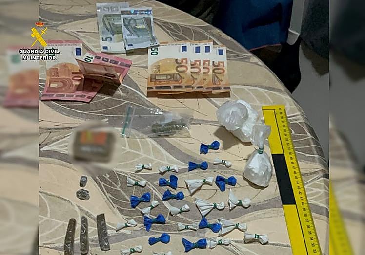 Droga y dinero incautado.