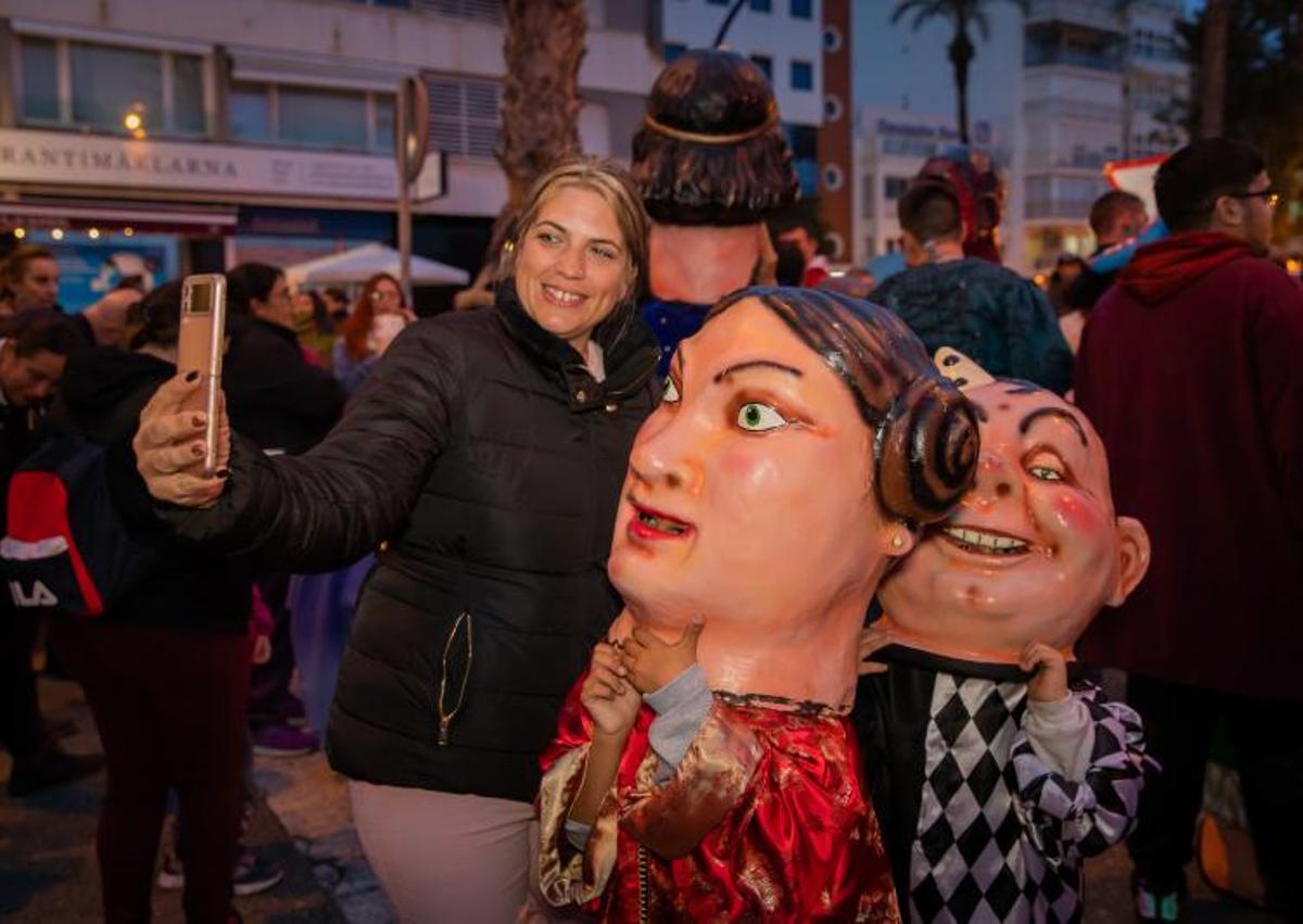 Imagen secundaria 1 - La tradición de origen murciano que es un icono de las fiestas de Torrevieja