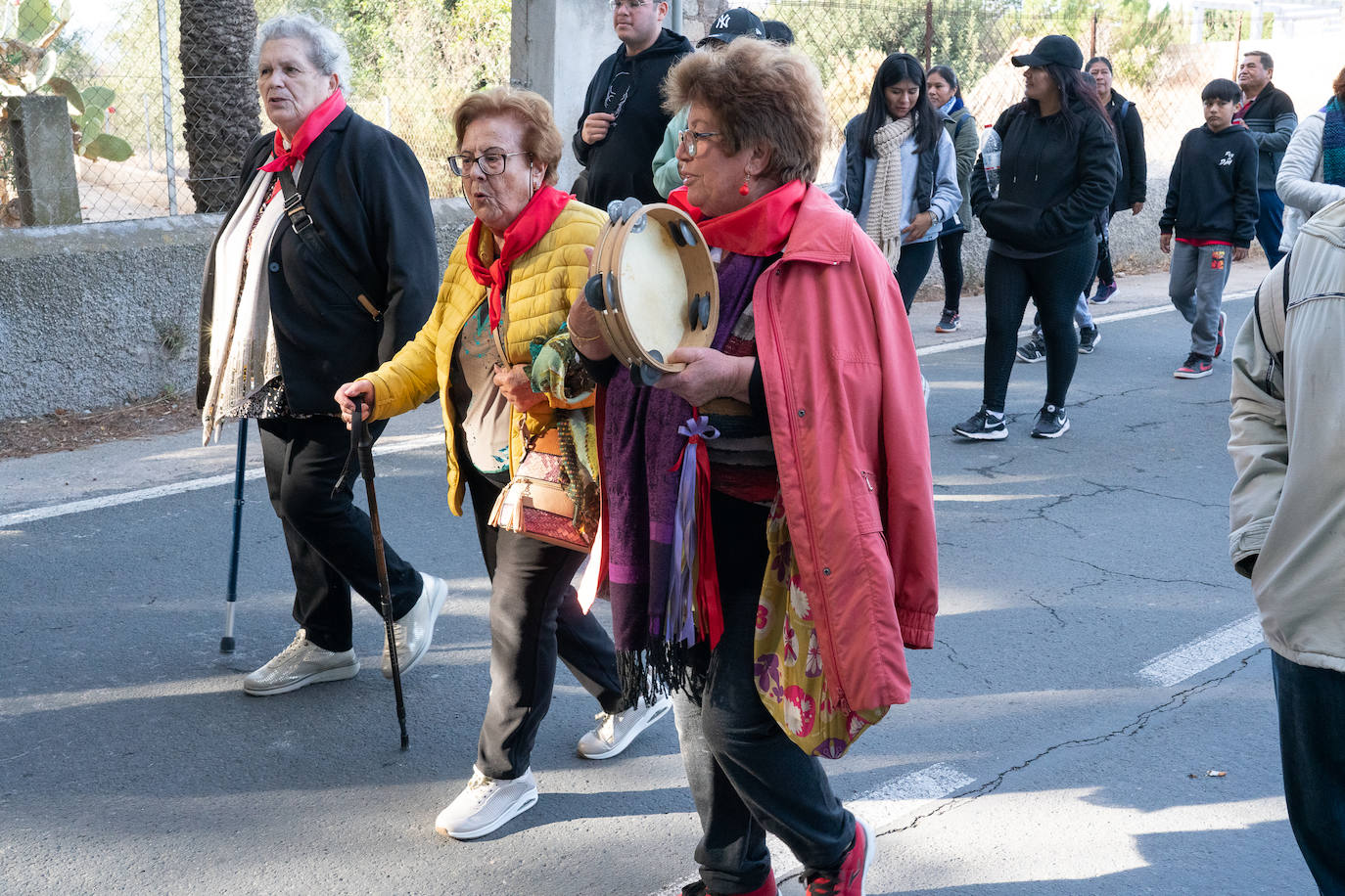 La romería de bajada de La Santa de Totana, en imágenes