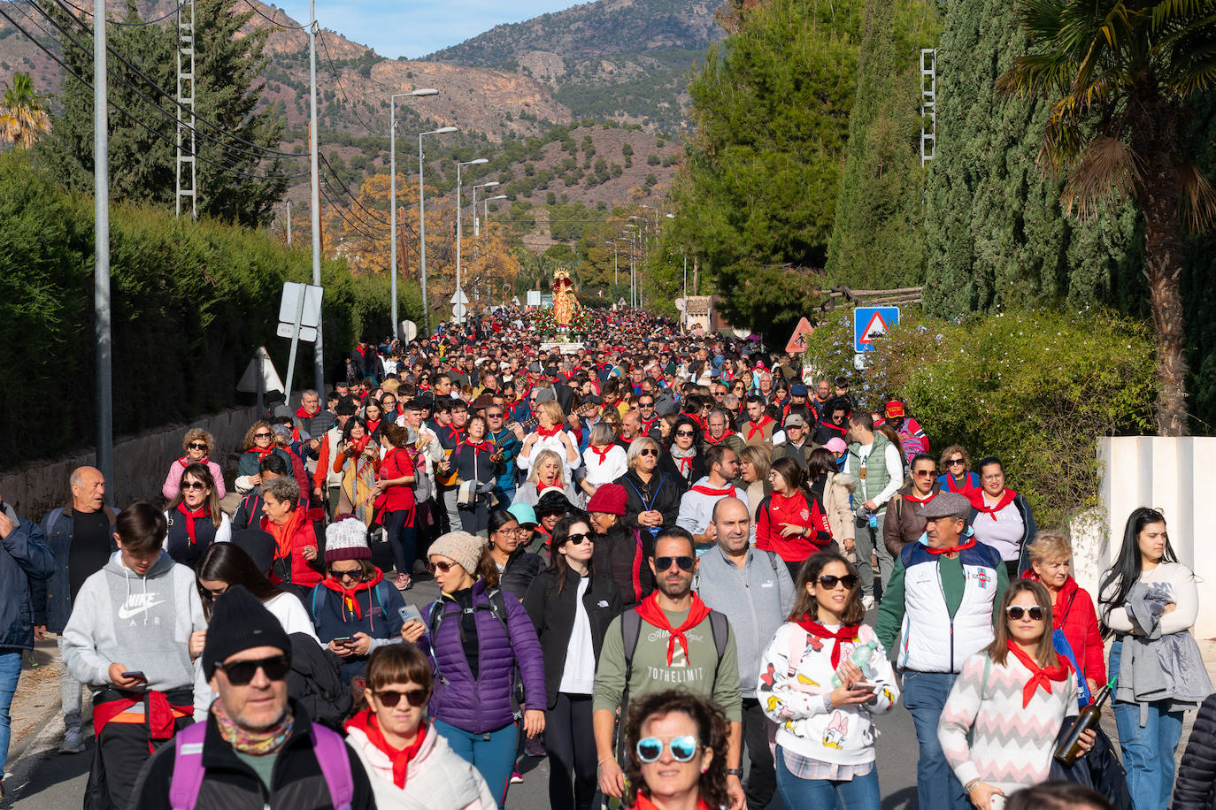 La romería de bajada de La Santa de Totana, en imágenes