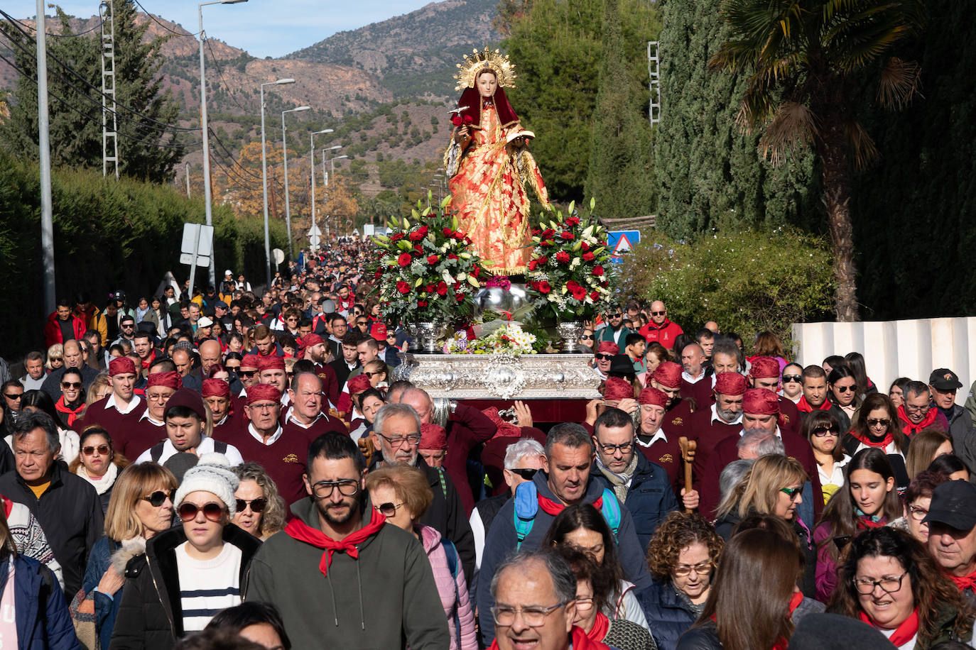 La romería de bajada de La Santa de Totana, en imágenes