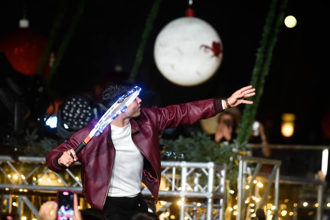 El espectáculo de encendido del gran árbol de Navidad de la plaza Circular de Murcia, en imágenes