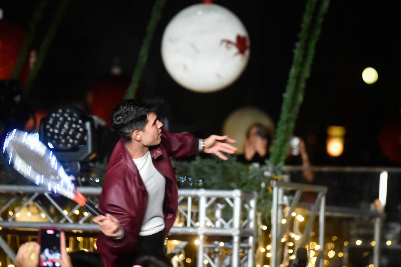 El espectáculo de encendido del gran árbol de Navidad de la plaza Circular de Murcia, en imágenes
