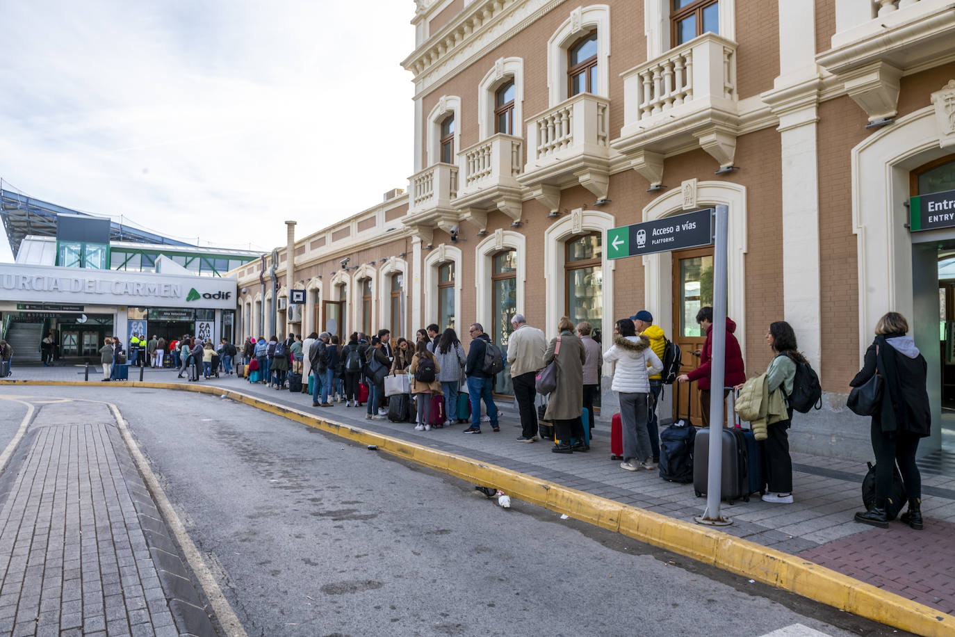 Llegada a Murcia del primer tren Avlo desde Madrid, en imágenes