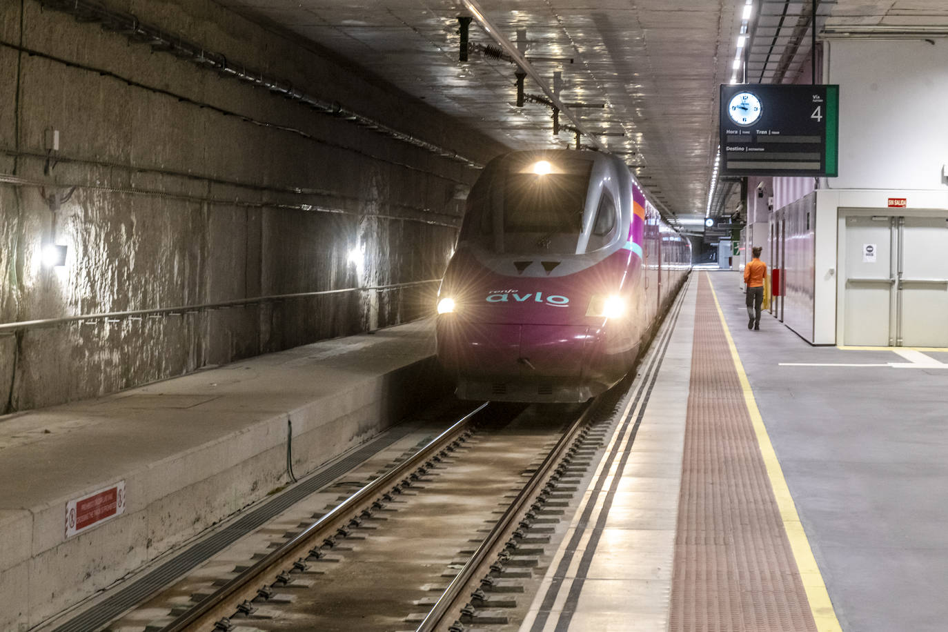 Llegada a Murcia del primer tren Avlo desde Madrid, en imágenes