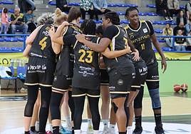 Las jugadoras del Hozono Global Jairis, este domingo, en un tiempo muerto.