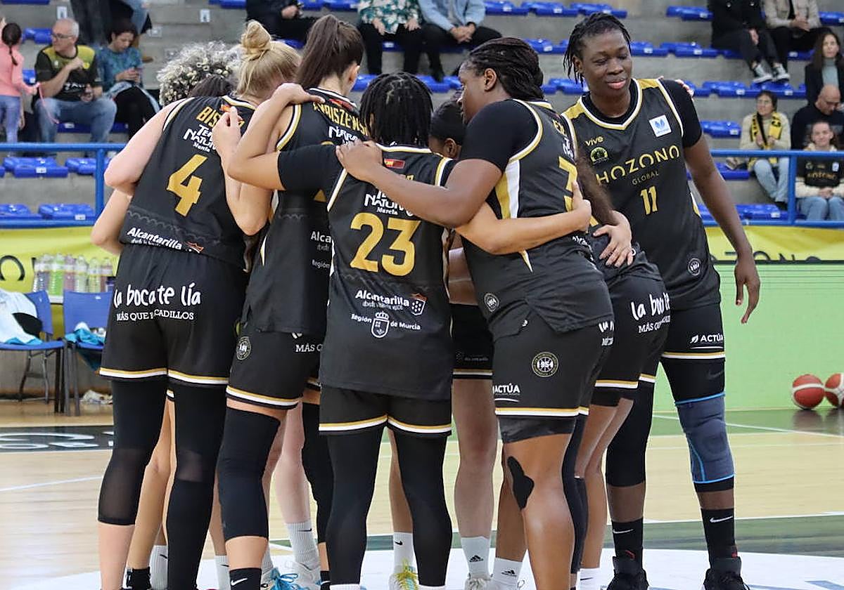 Las jugadoras del Hozono Global Jairis, este domingo, en un tiempo muerto.