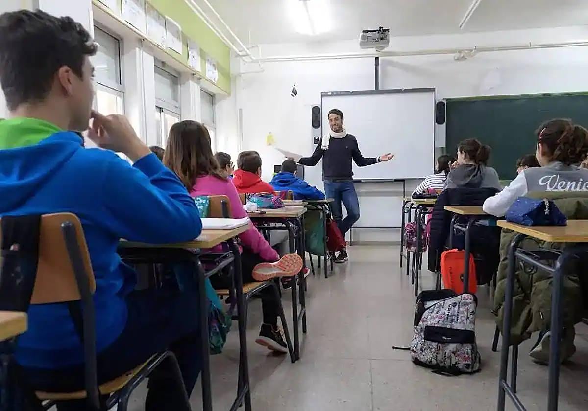 Alumnos en una clase de un instituto, en una fotografía de archivo.