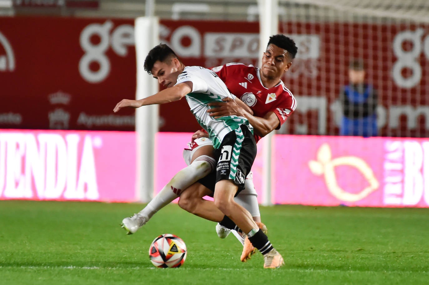 La derrota del Real Murcia frente al Antequera, en imágenes