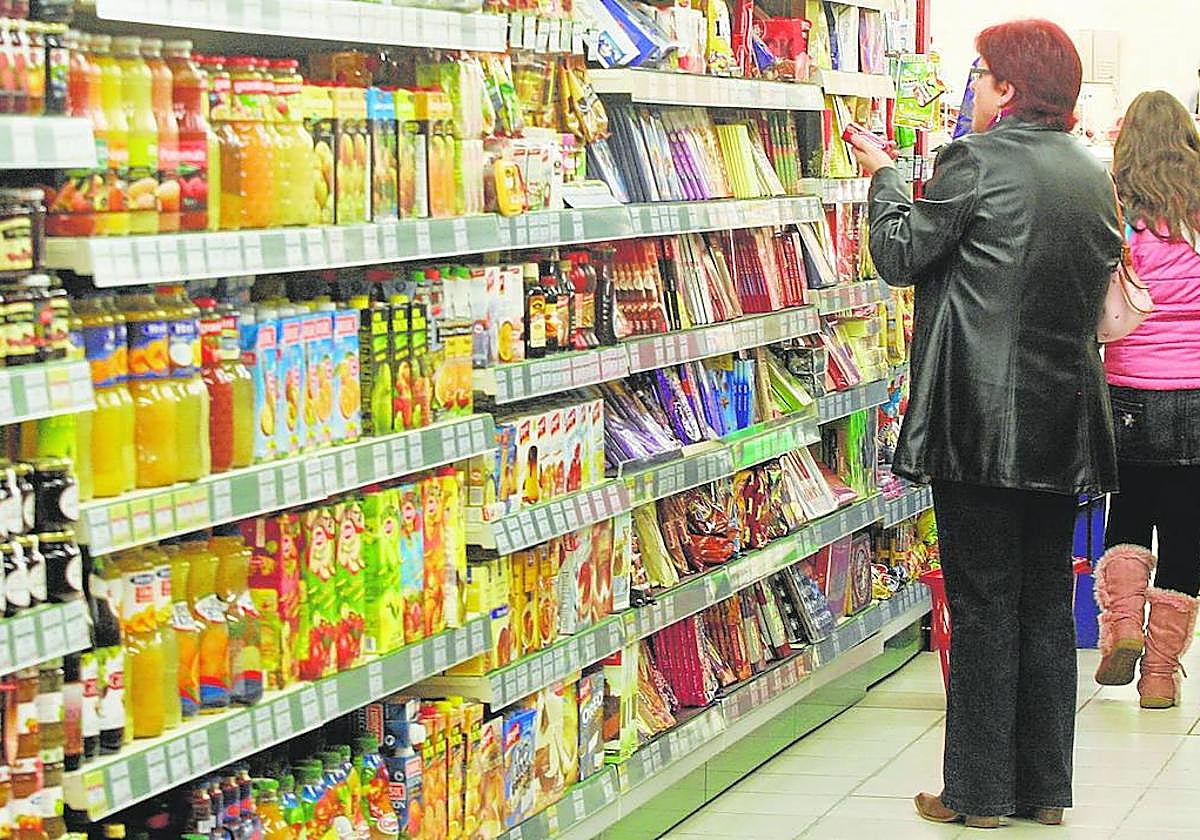 Zumos a la venta dentro de un supermercado, en una imagen de archivo.