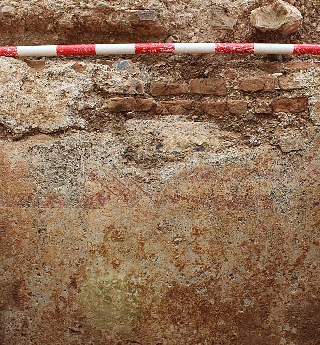 Restos de decoración del gran estanque.