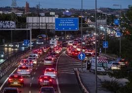 Retenciones, ayer, en el cruce de autovías de Espinardo.