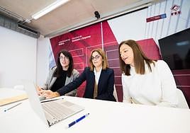 De izquierda a derecha, las investigadoras de la Universidad de Murcia (UMU) Manuela López, Mariola Palazón y María Sicilia.