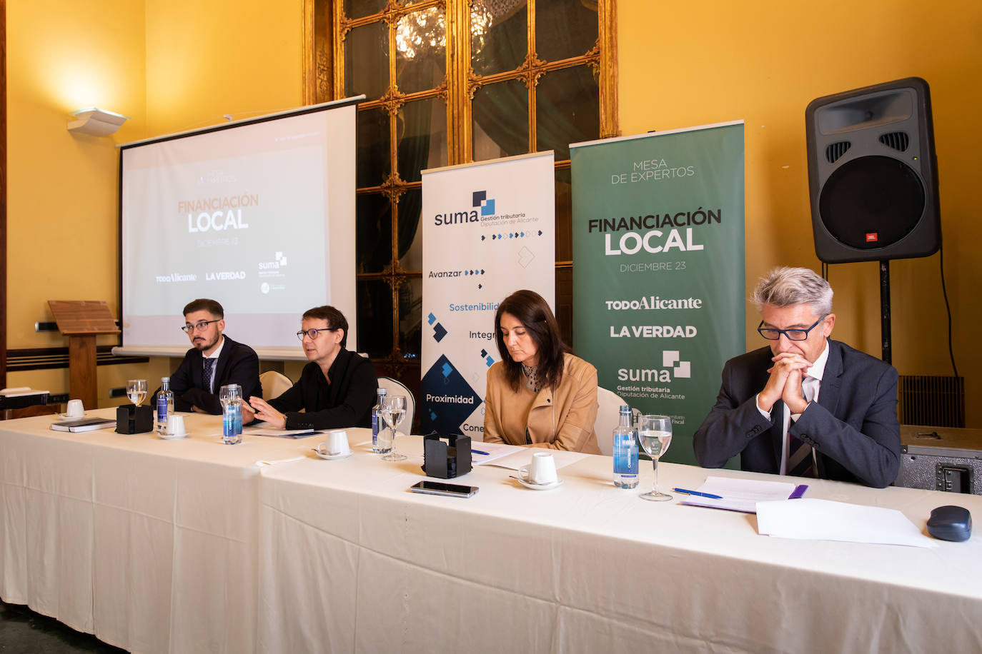La mesa de expertos sobre financiación local en Orihuela, en imágenes