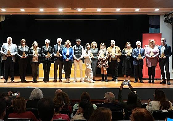 Conchita Ruiz junto a las empresas participantes en el proyecto.