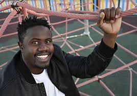 El senegalés Kaba Baldé en un parque de la urbanización Montevida, en El Palmar.