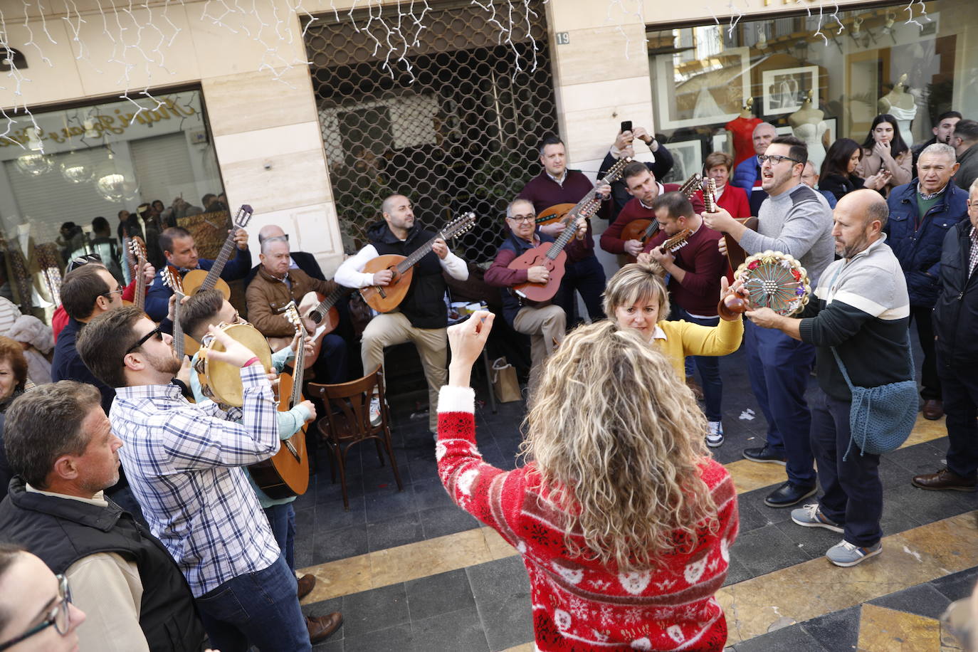 Cantos de Pascua en la calle Corredera de Lorca