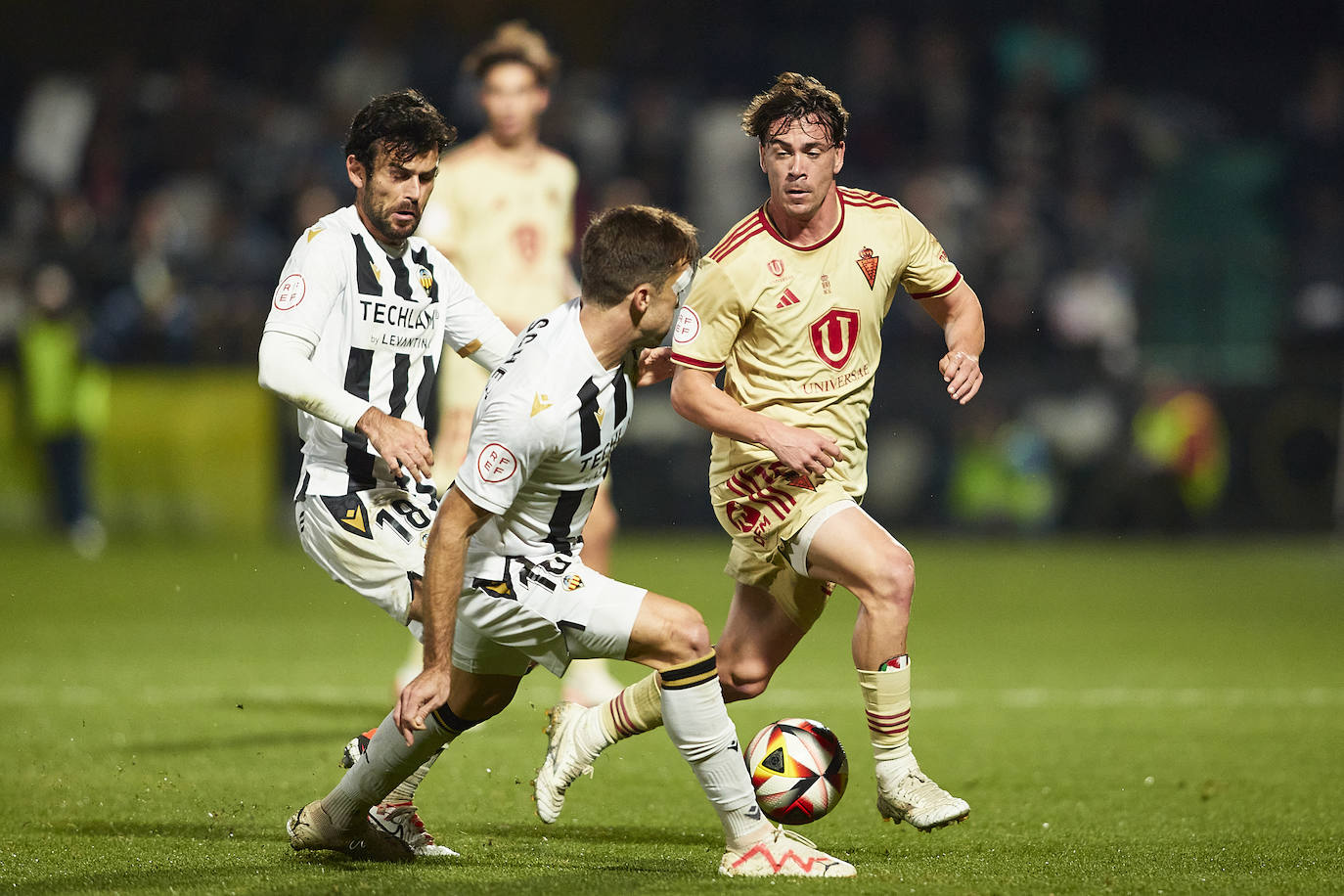 La derrota del Real Murcia frente al Castellón, en imágenes