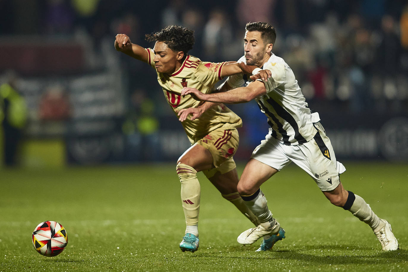 La derrota del Real Murcia frente al Castellón, en imágenes