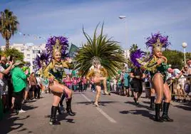 Algunas comparsas del Carnaval de Torrevieja ya han participado en alguna edición del desfile de San Patricio en Orihuela Costa.