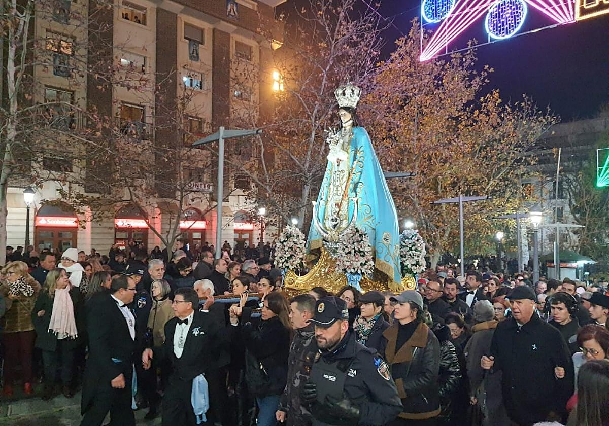 La Virgen en la ciudad de Yecla, este domingo, antes de iniciar la Subida.