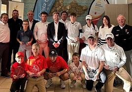 Los ganadores de la prueba junto al director general de Deportes, Fran Sánchez.