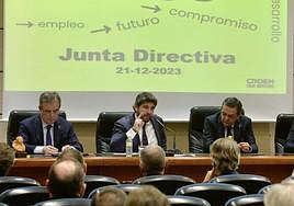 Fernando López Miras y José María Albarracín, este jueves, en la Junta Directiva de Croem