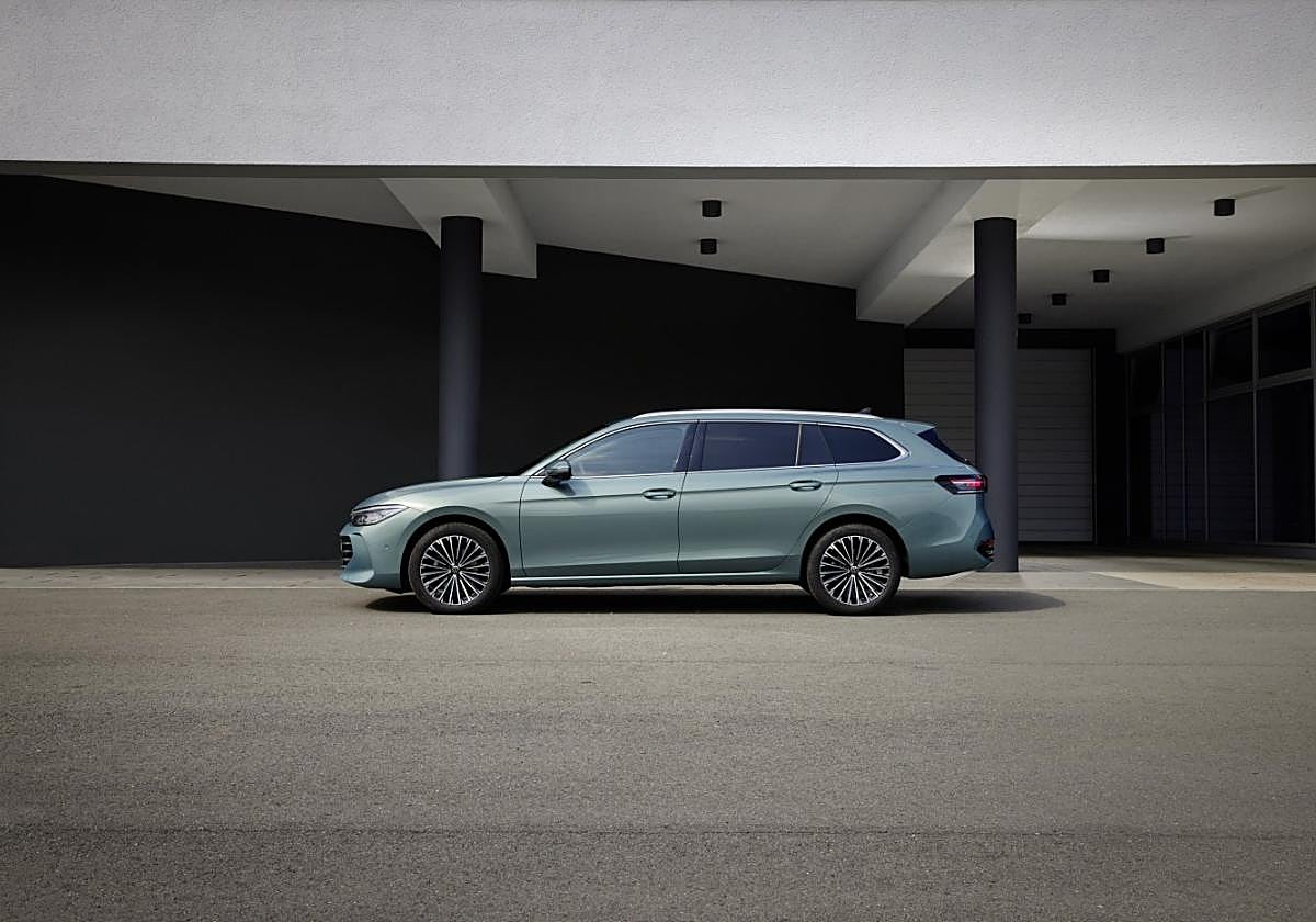 La nueva generación del Passat crece en tamaño,con una longitud incrementada en 14 cm.